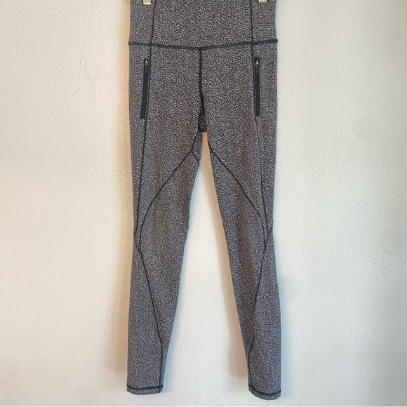 lululemon athletica Textured Black Leggings with pockets full length size 4 - Picture 1 of 7